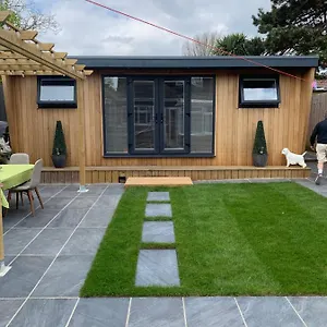 https://lindas-annex.brighton-hotels-england.com